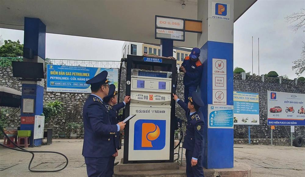 Biến động năng lượng toàn cầu: Siết chặt kiểm tra kinh doanh xăng dầu để giữ ổn định thị trường trong nước